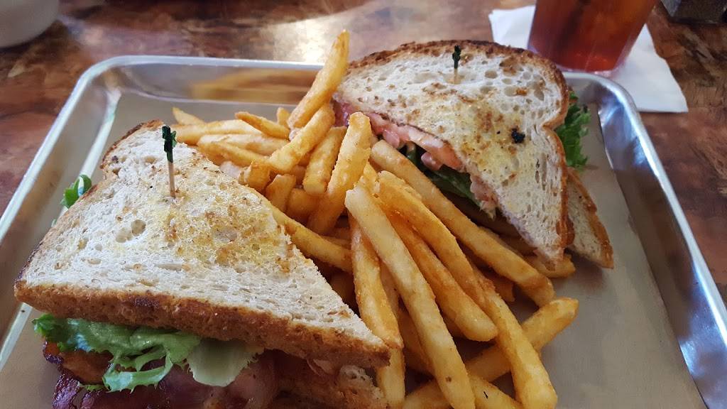 Shark Shack Beach Bar & Grill | restaurant | 2402 Strand St, Galveston, TX 77550, USA | 4094972006 OR +1 409-497-2006