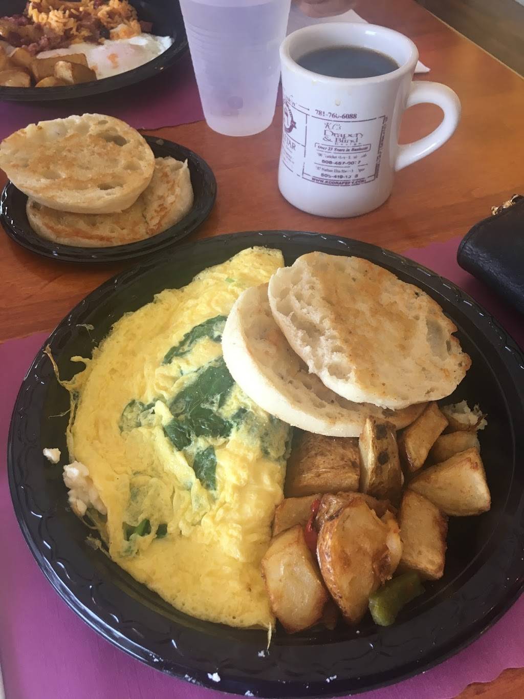 Laura’s Home Cookin’ | restaurant | 440 Nathan Ellis Hwy, Mashpee, MA 02649, USA | 7817606088 OR +1 781-760-6088