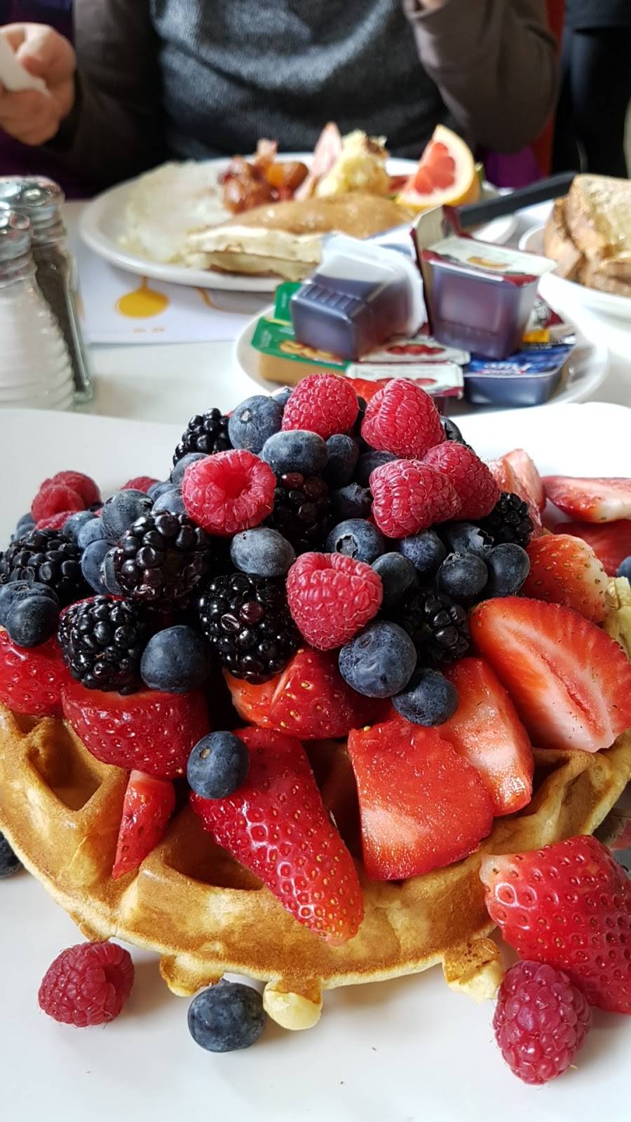 Allô! Mon Coco - Côte-des-Neiges | restaurant | 5685 Chemin de la Côte-des-Neiges, Montréal, QC H3T 1Y8, Canada | 5145084111 OR +1 514-508-4111