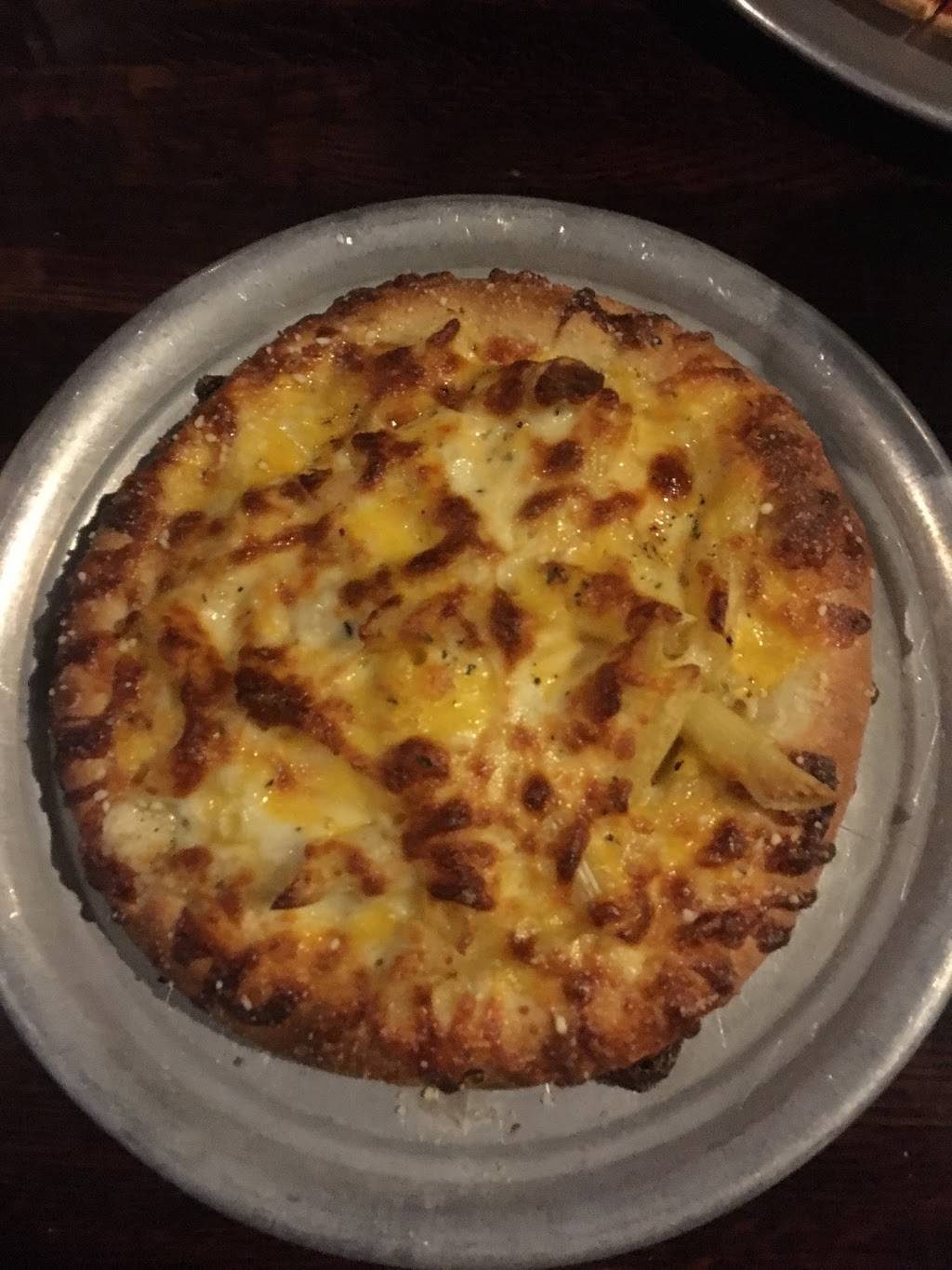 Firehouse Pizza & Pub | restaurant | 107 E Beaufort St, Normal, IL 61761, USA | 3098081597 OR +1 309-808-1597