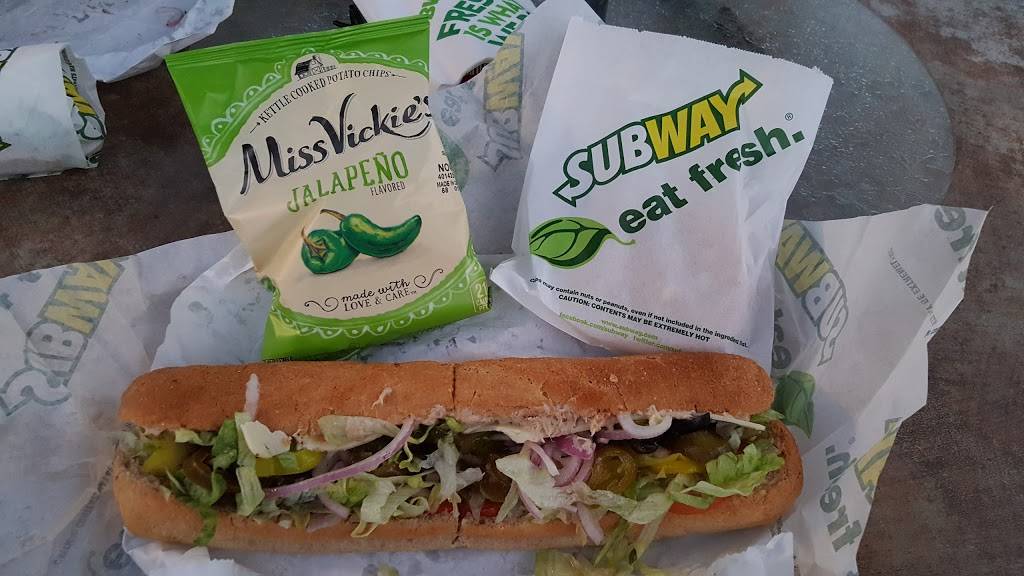 Subway | meal takeaway | 7719 N First St, Fresno, CA 93720, USA | 5594327827 OR +1 559-432-7827