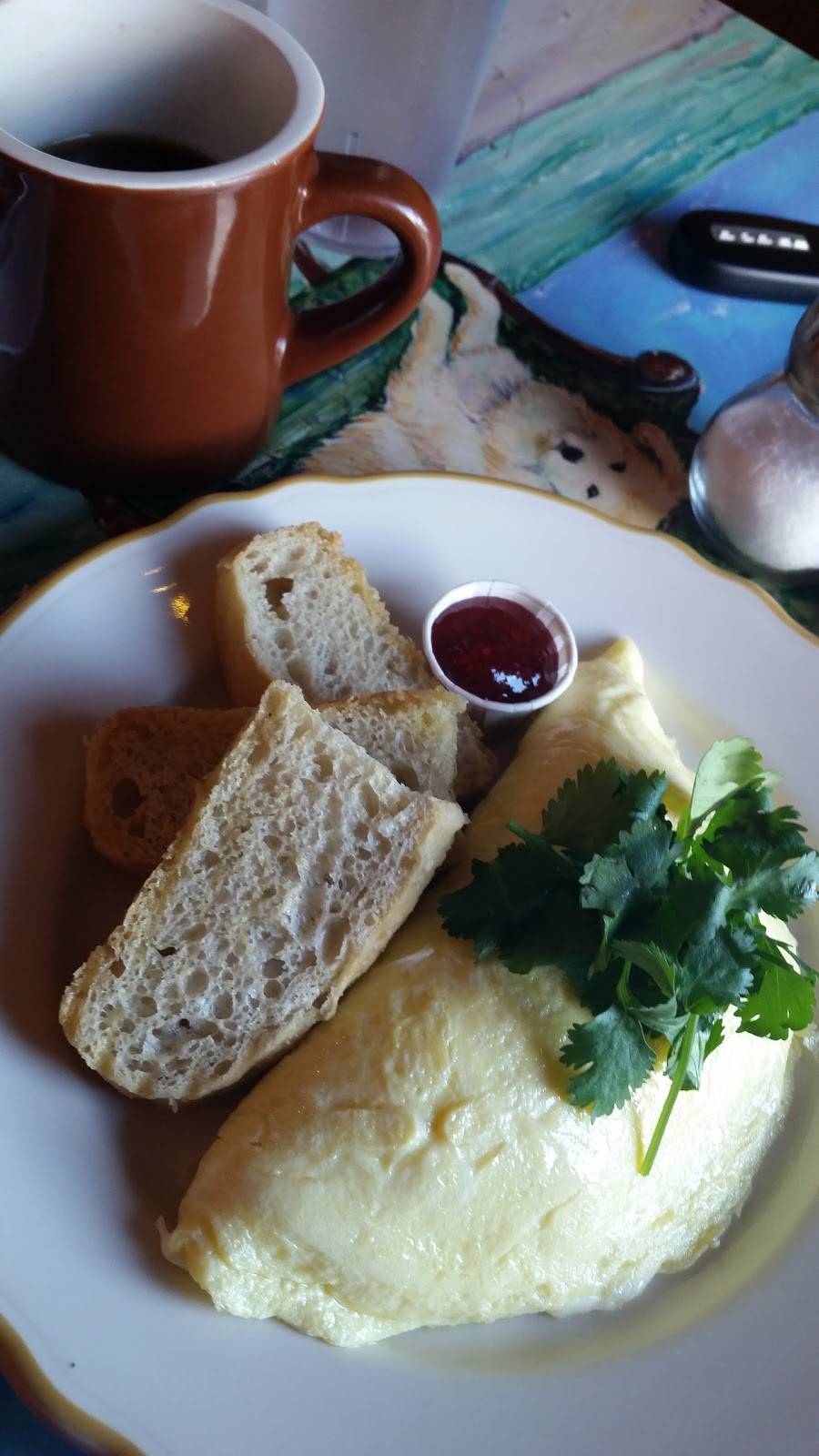 Frenchies Famous | restaurant | 619 Randolph St, Traverse City, MI 49684, USA | 2319441228 OR +1 231-944-1228