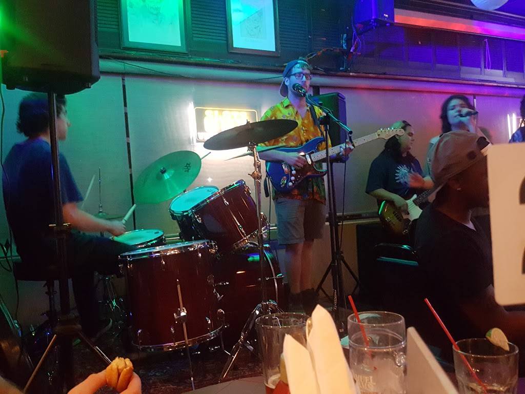 Shanahans Food & Spirits | night club | 1999 75th St, Woodridge, IL 60517, USA | 6309855945 OR +1 630-985-5945