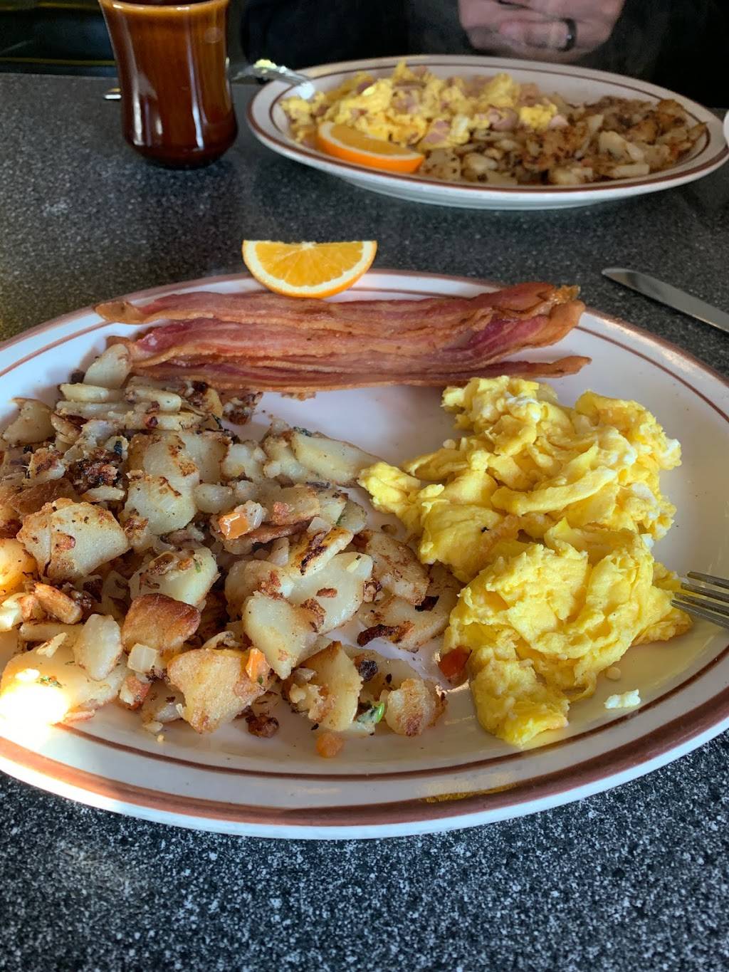 Chubbys Diner | restaurant | 6451 N Blackstone Ave, Fresno, CA 93710, USA | 5594489999 OR +1 559-448-9999