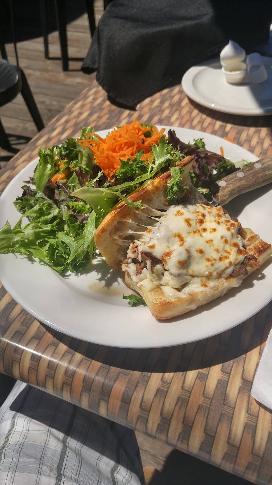 Resto Pub McBroue | restaurant | 329 Rue Victoria, Salaberry-de-Valleyfield, QC J6T 1B3, Canada | 4503710770 OR +1 450-371-0770