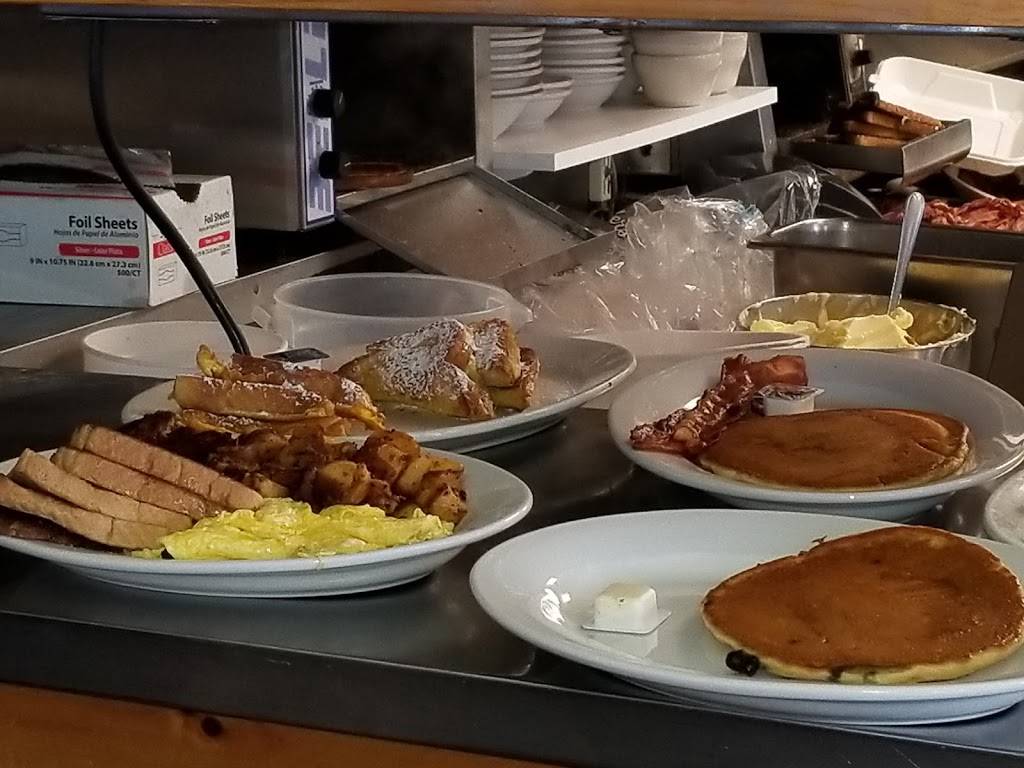 Dennys Pantry | restaurant | 469 Bernardston Rd, Greenfield, MA 01301, USA | 4137733345 OR +1 413-773-3345