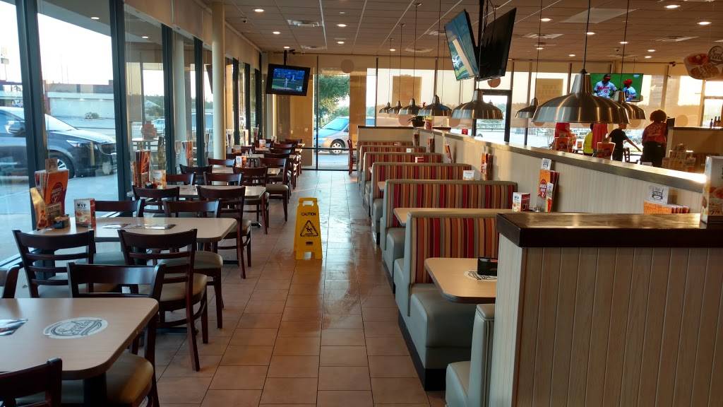 Huddle House | restaurant | 904 W Montgomery St, Willis, TX 77378, USA | 9366661665 OR +1 936-666-1665