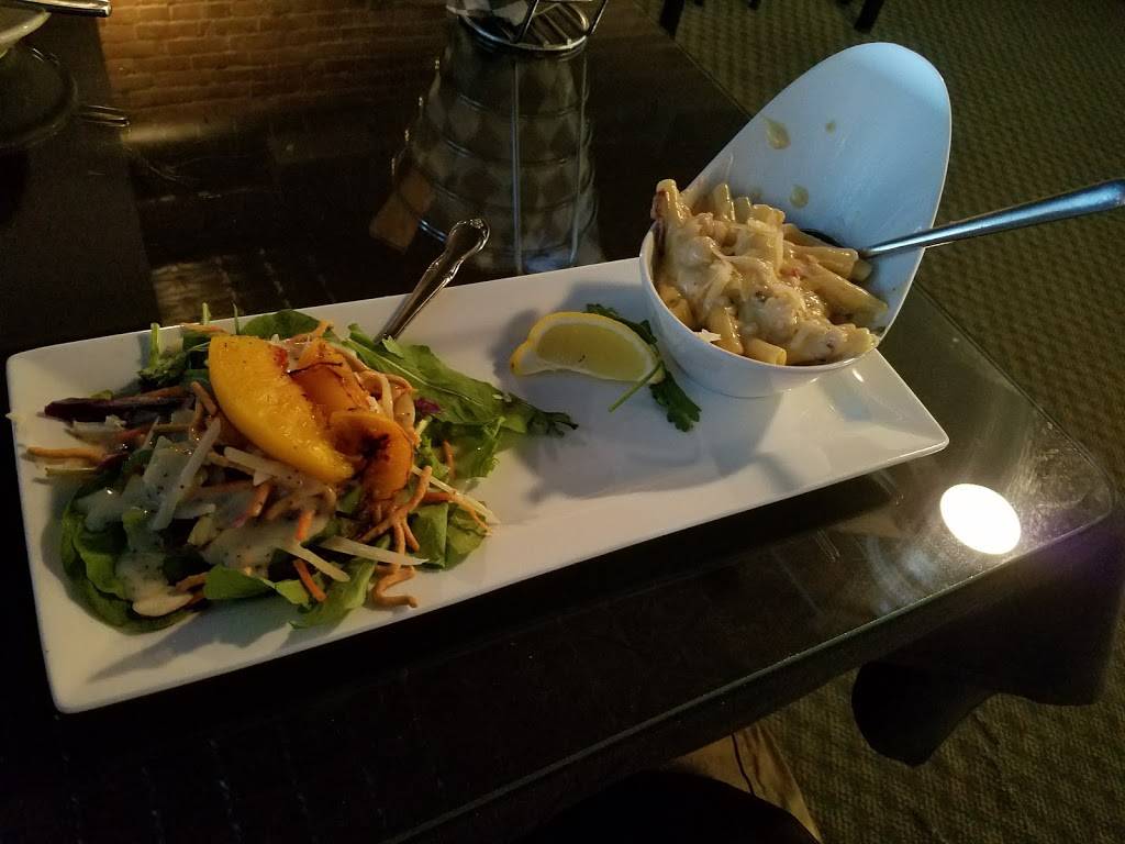 Magnolias Restaurant & Catering | restaurant | 130 N Lafayette St, Macomb, IL 61455, USA | 3098332725 OR +1 309-833-2725