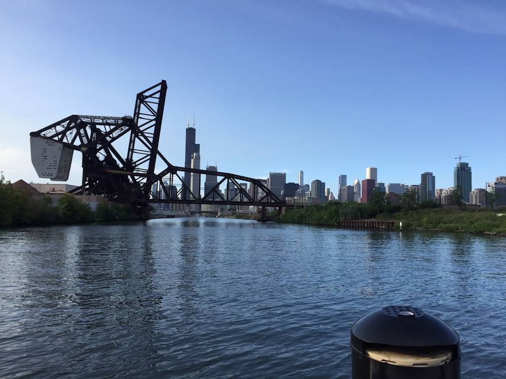 BBQ Pontoon | restaurant | 2120 S Canal St, Chicago, IL 60616, USA | 7707668666 OR +1 770-766-8666