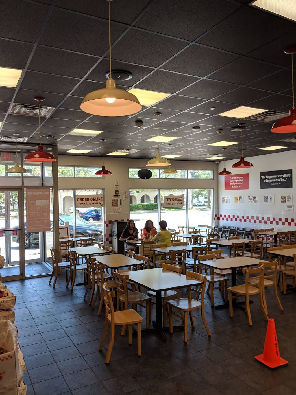 Five Guys | meal takeaway | 2099 Merrick Rd, Merrick, NY 11566, USA | 5162088601 OR +1 516-208-8601