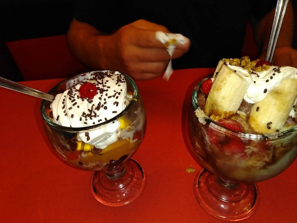 Friendlys | restaurant | 748 Grand Army of the Republic Hwy, Swansea, MA 02777, USA | 5086769694 OR +1 508-676-9694