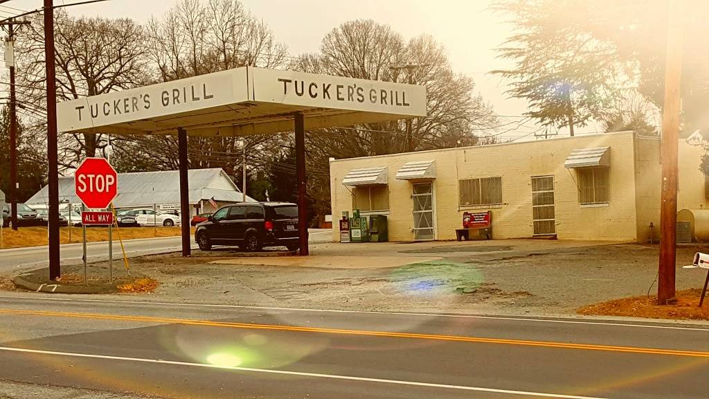 Tuckers Grill | meal takeaway | 4110 N Main St, High Point, NC 27265, USA | 3368693511 OR +1 336-869-3511