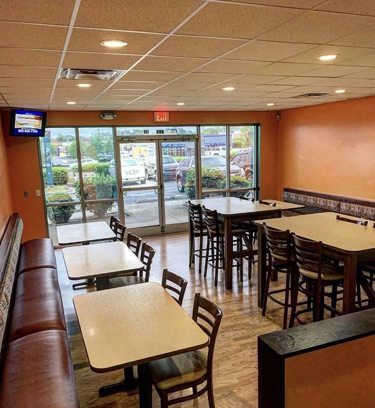 Mama Dee’s Coney Island | restaurant | 340 E New Circle Rd ste 140, Lexington, KY 40505, USA | 8595231001 OR +1 859-523-1001