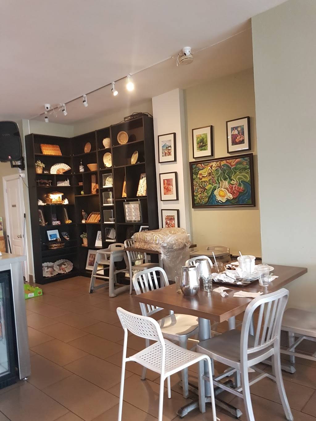 Bertos Restaurant | restaurant | 1063 Dundas St W, Mississauga, ON L5C 1C3, Canada | 9052320203 OR +1 905-232-0203