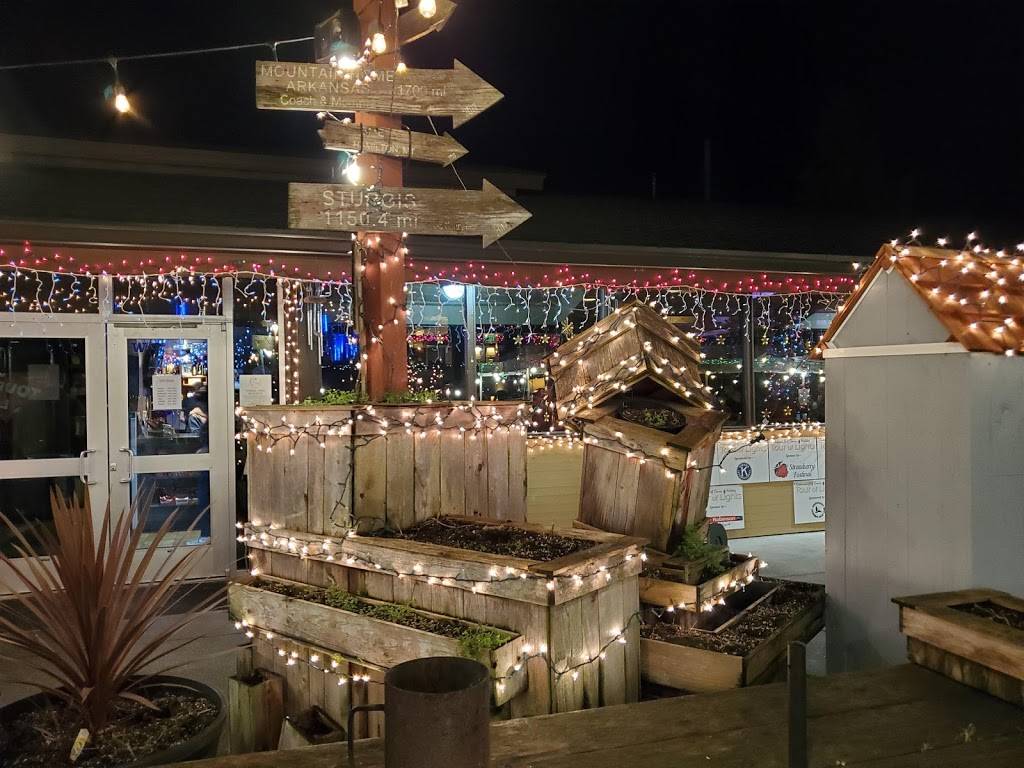 Bleachers Grill At Cedar Crest | restaurant | 6810 84th St NE, Marysville, WA 98270, USA | 3606593388 OR +1 360-659-3388