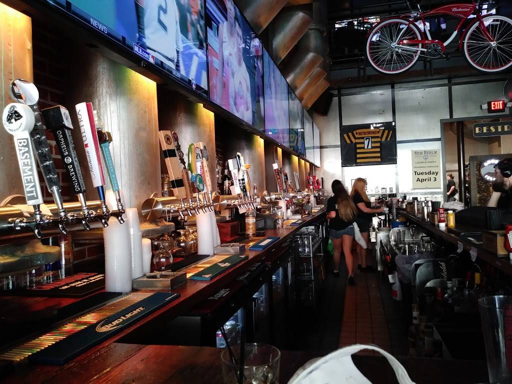 Savannah Taphouse | restaurant | 125 E Broughton St, Savannah, GA 31401, USA | 9122018277 OR +1 912-201-8277