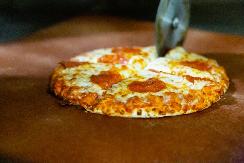 Straw Hat Pizza | restaurant | 2026 Freedom Blvd, Freedom, CA 95019, USA | 8317223555 OR +1 831-722-3555