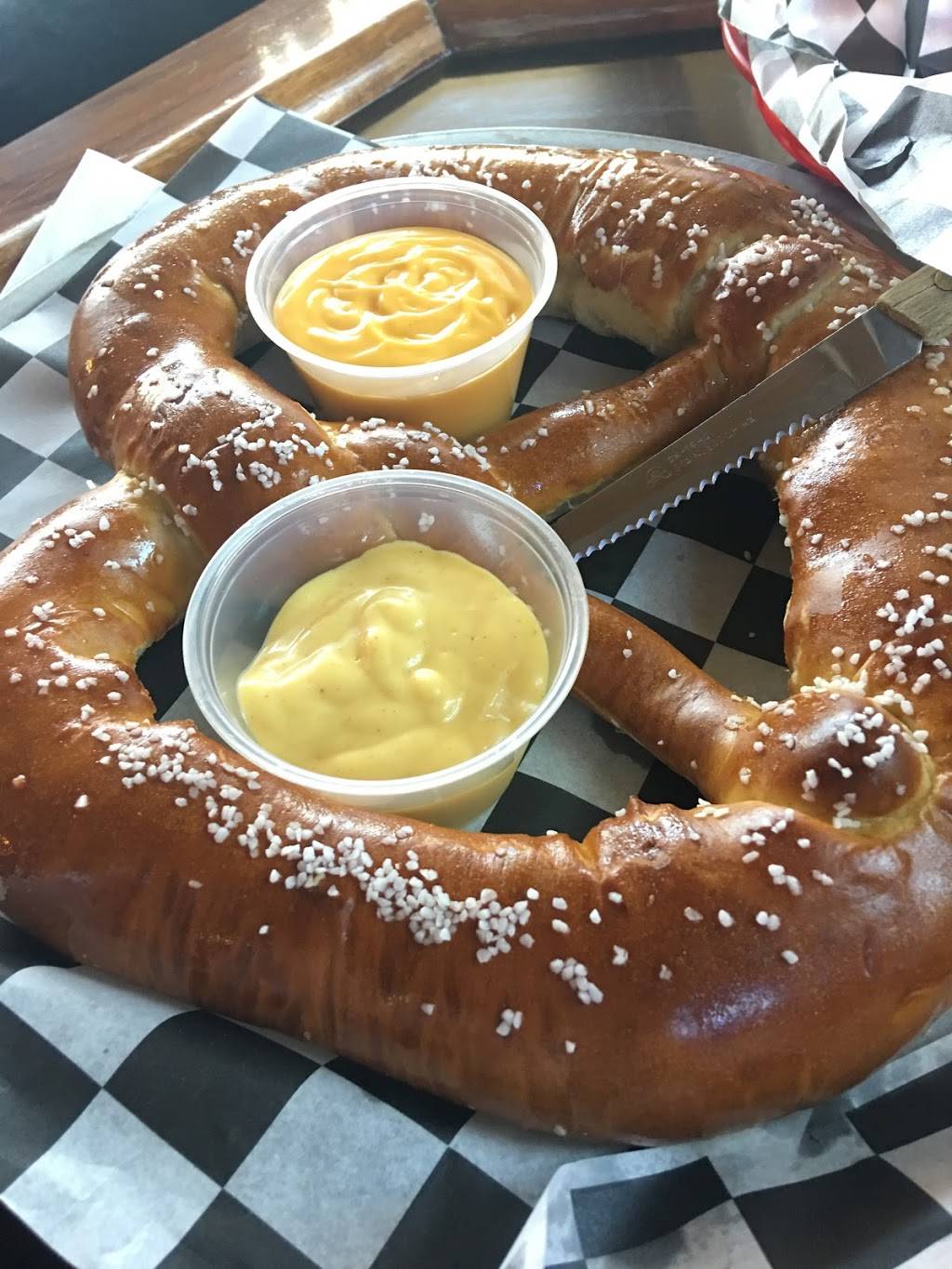 Son Chasers Social Club | restaurant | 218 E Amelia St, Cassville, WI 53806, USA | 6087259200 OR +1 608-725-9200