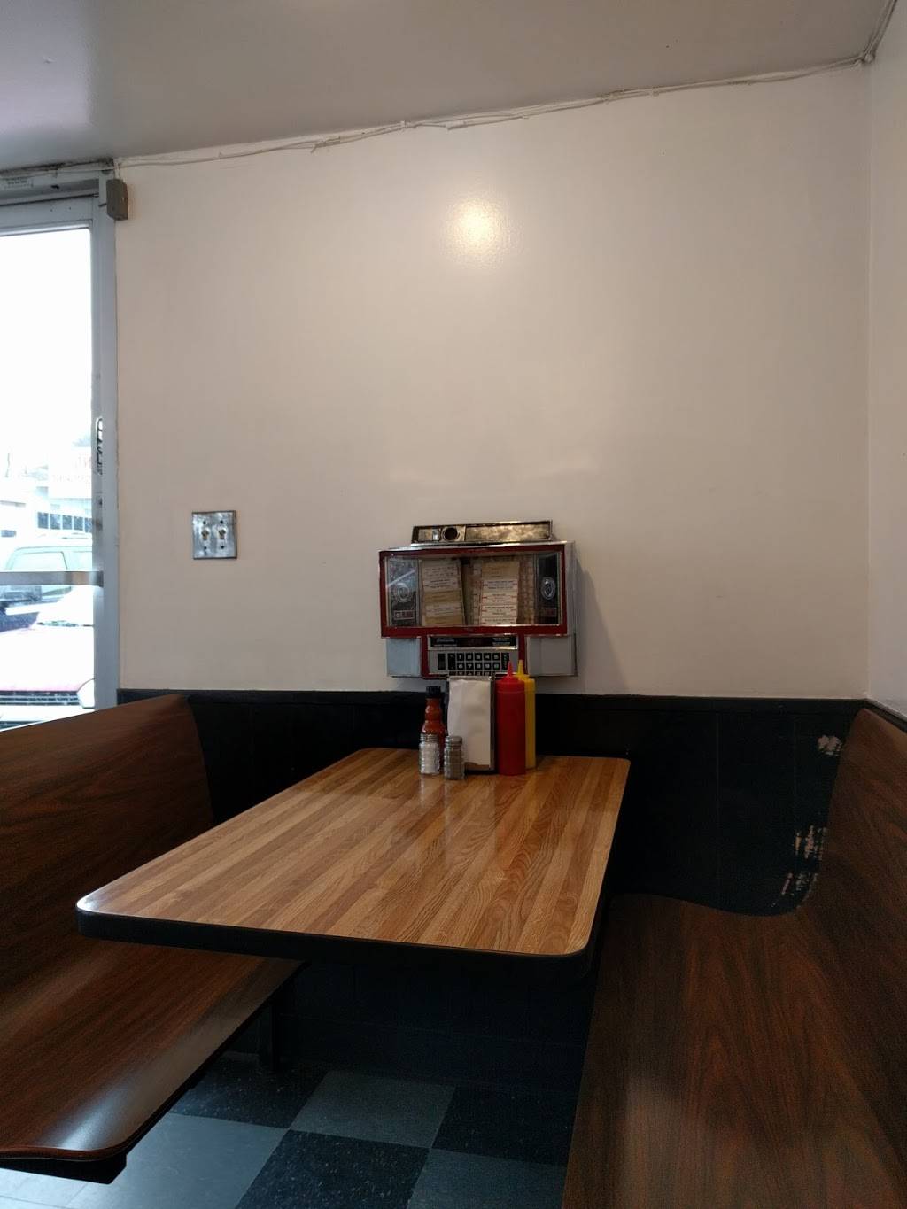 Town Topic Hamburgers Mission KS | restaurant | 6018 Johnson Dr, Mission, KS 66202, USA | 9133628830 OR +1 913-362-8830