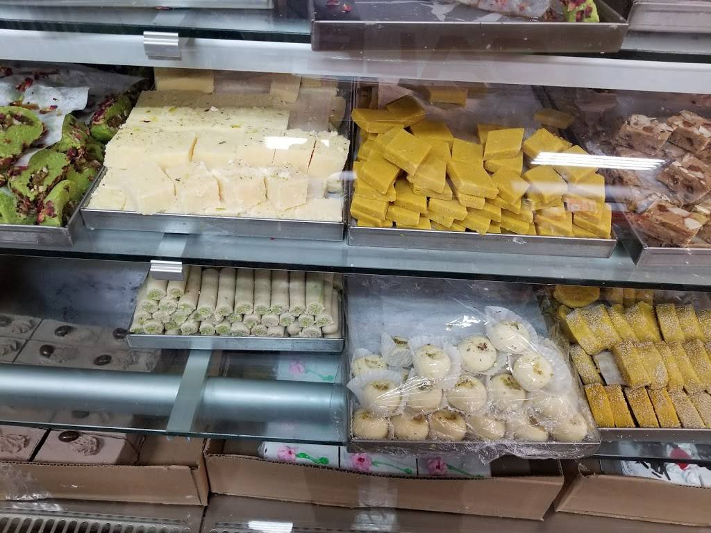 Lallys Sweets & Tandoori Restaurant | restaurant | 499 Ray Lawson Blvd, Brampton, ON L6Y 4E6, Canada | 9054506464 OR +1 905-450-6464