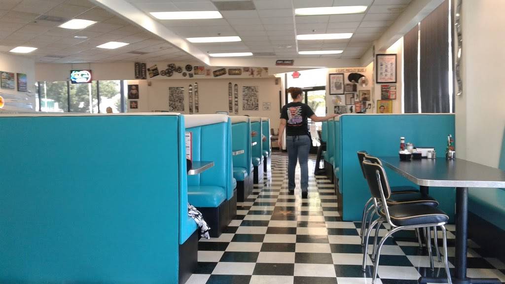 Chubbys Diner | restaurant | 265 W Louise Ave, Manteca, CA 95336, USA | 2098241546 OR +1 209-824-1546