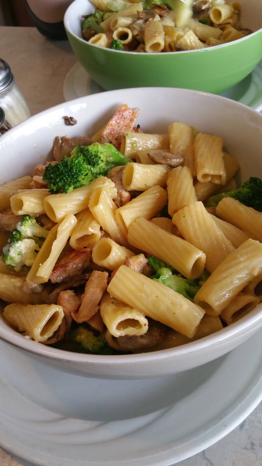 Eddies Gourmet | restaurant | 25920 Greenfield Rd, Oak Park, MI 48237, USA | 2489684060 OR +1 248-968-4060