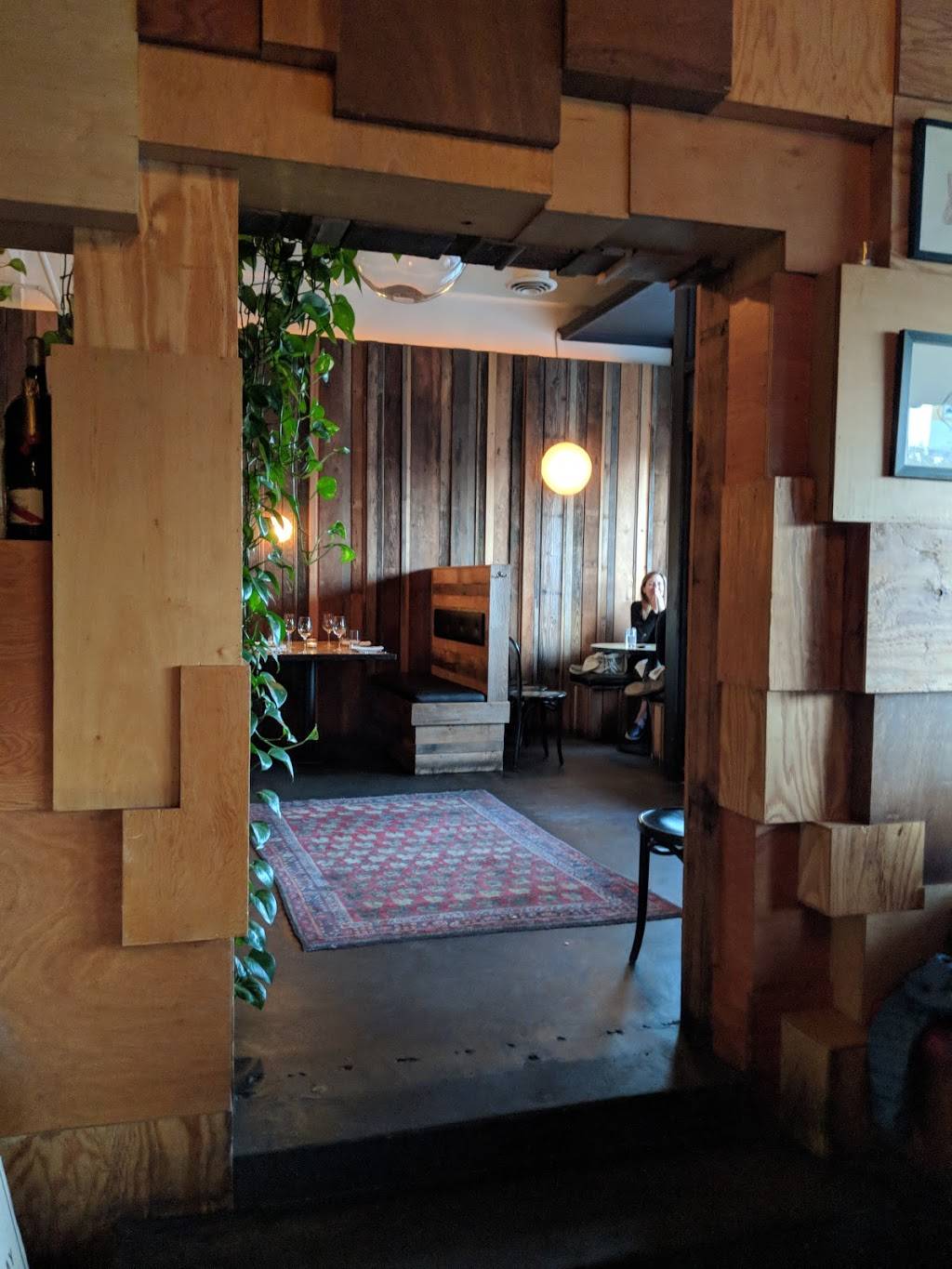 Franks Oyster House & Champagne Parlor | restaurant | 2616 NE 55th St, Seattle, WA 98105, USA | 2065250220 OR +1 206-525-0220