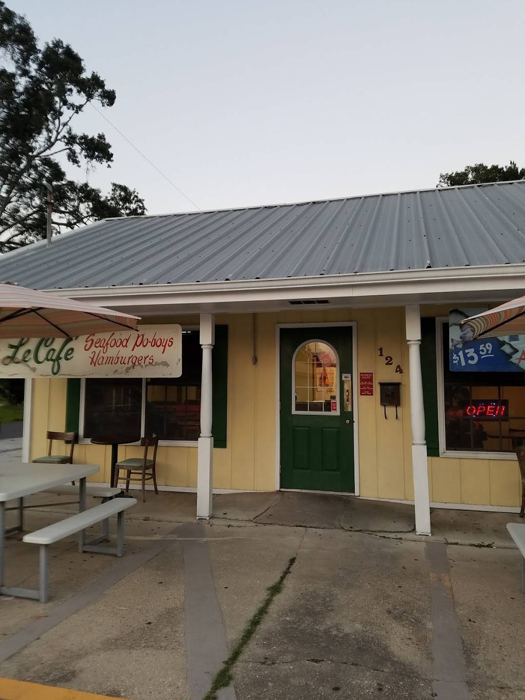 Le Cafe | cafe | 124 Rees St, Breaux Bridge, LA 70517, USA | 3373322500 OR +1 337-332-2500