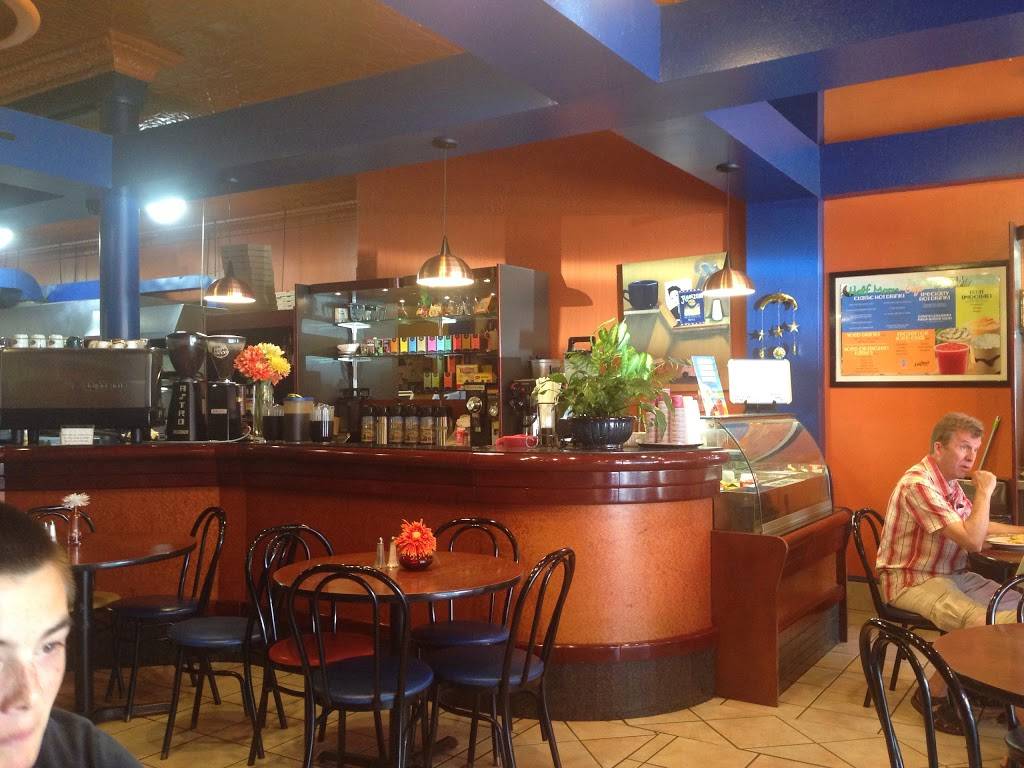 Half Moon Coffee & Grille Cafe | cafe | 50 N Main St, Wallingford, CT 06492, USA | 2032654571 OR +1 203-265-4571