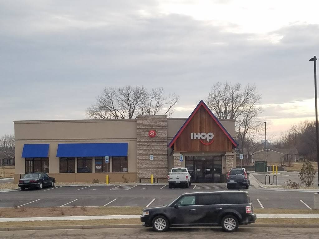 IHOP | restaurant | 551 NW, US-24, Topeka, KS 66608, USA | 7853549049 OR +1 785-354-9049