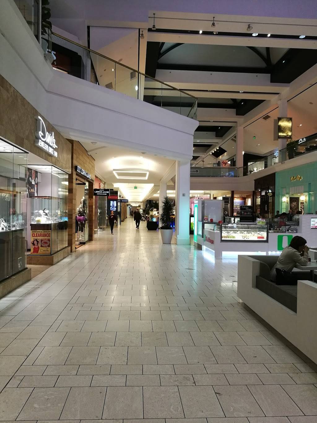 Westfield Fashion Square | shopping mall | 14006 Riverside Dr, Sherman Oaks, CA 91423, USA | 8187830550 OR +1 818-783-0550