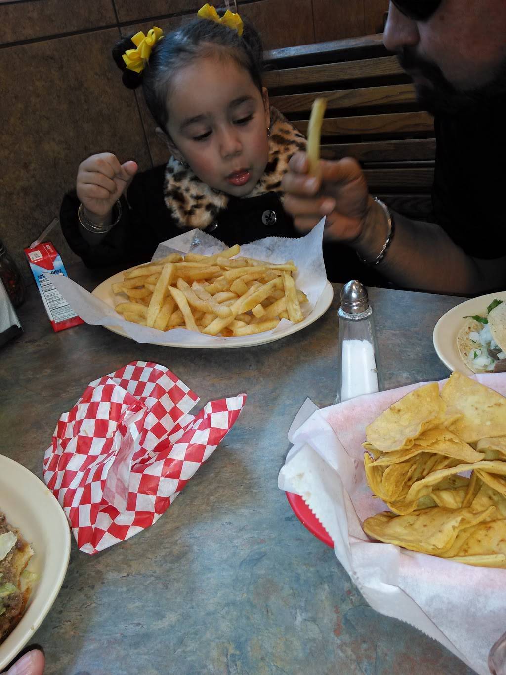 El Calentano | restaurant | 2742 S Ewing Ave, Dallas, TX 75216, USA | 2143727133 OR +1 214-372-7133