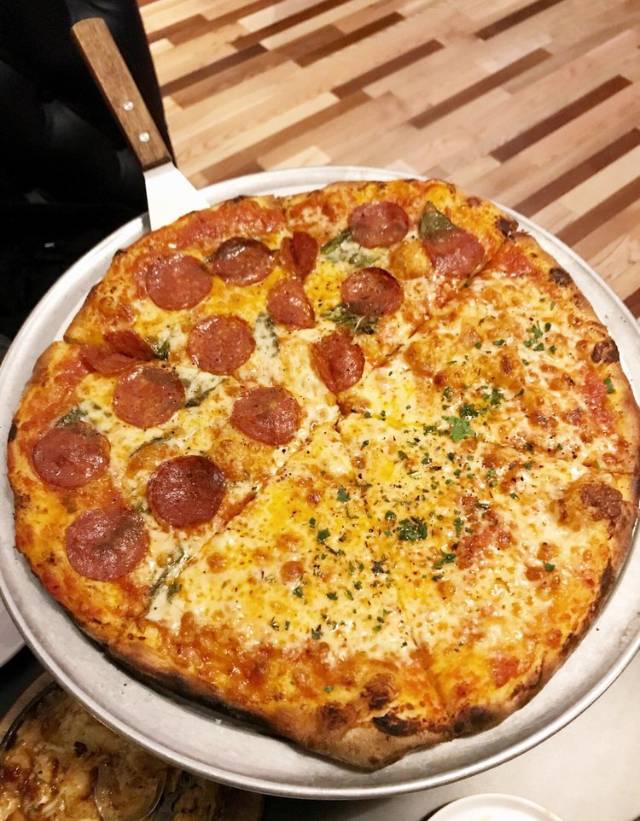 Bob’s Pizza | restaurant | 1659 W 21st St, Chicago, IL 60608, United States | 3126006155 OR +1 312-600-6155