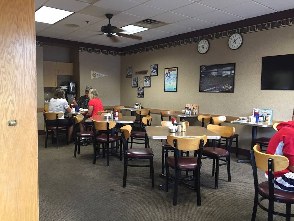 George Webb Restaurant | restaurant | 5110 S 108th St, Hales Corners, WI 53130, USA | 4145290286 OR +1 414-529-0286