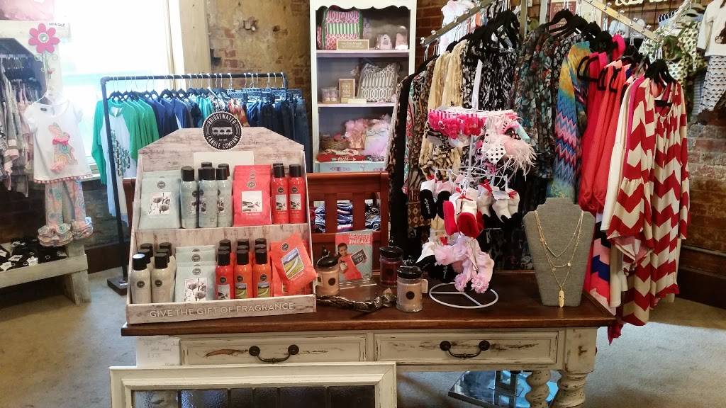 World Famous MOMS | restaurant | 204 S Main St, Aubrey, TX 76227, USA | 9402024940 OR +1 940-202-4940