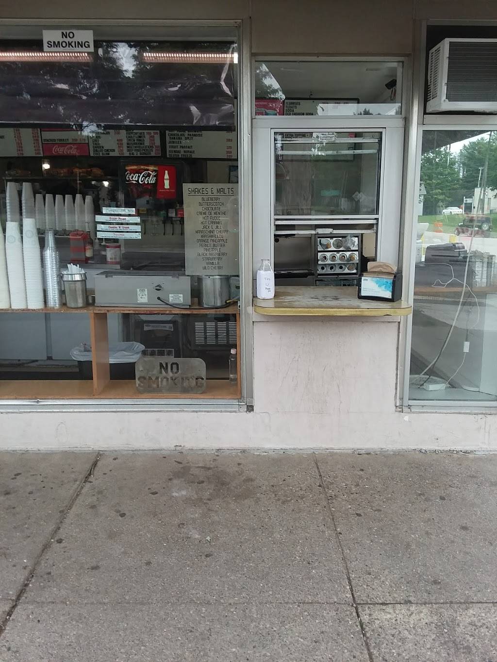 Dairy Depot | restaurant | 534 S Chestnut St, Reed City, MI 49677, USA | 2318325854 OR +1 231-832-5854