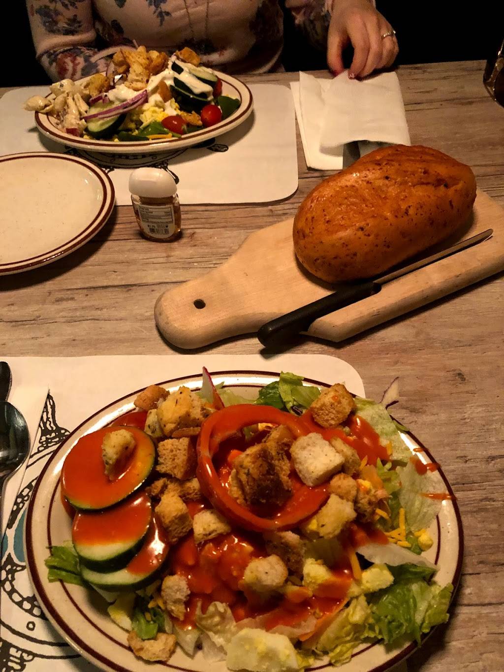 Saltys | restaurant | 503 N Park Ave, Fond du Lac, WI 54935, USA | 9209229940 OR +1 920-922-9940