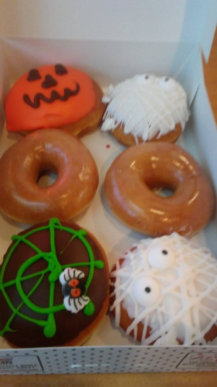 Krispy Kreme | bakery | 4842 N Broadway, Knoxville, TN 37918, USA | 8652812300 OR +1 865-281-2300