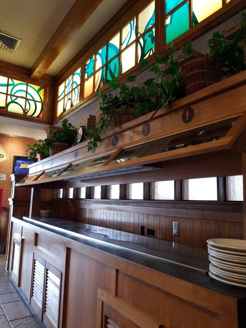 Pizza Hut | meal delivery | 1708 E Pawnee St, Wichita, KS 67211, USA | 3162636333 OR +1 316-263-6333