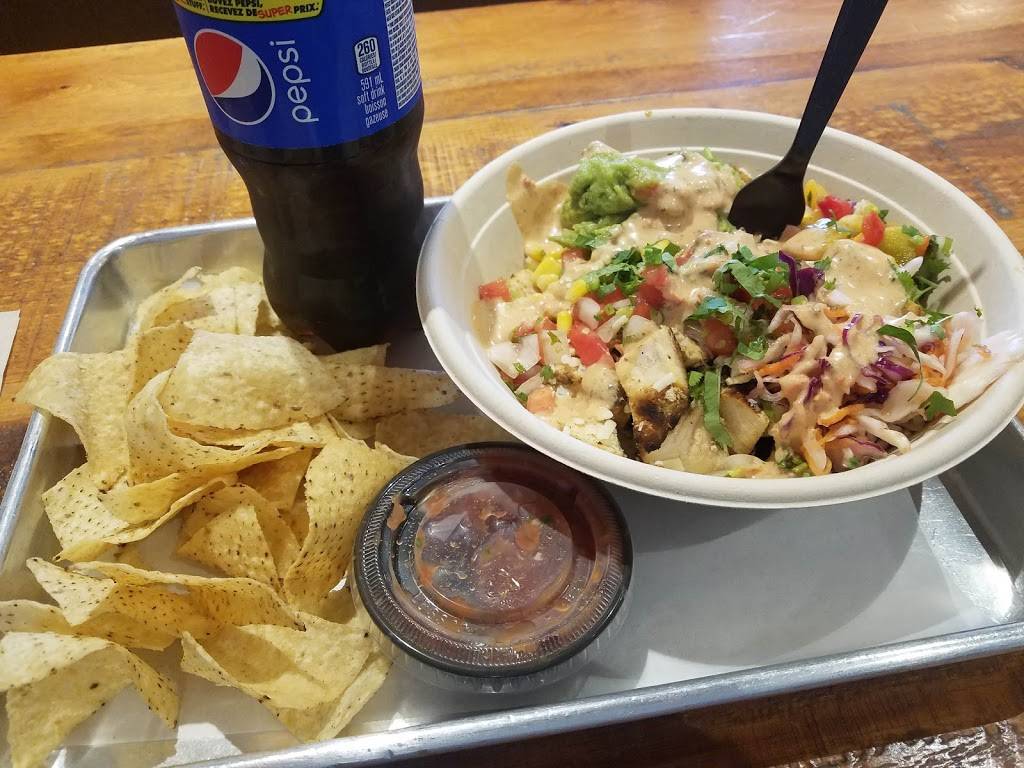 Mucho Burrito Fresh Mexican Grill | restaurant | 3830 Boulevard de la Côte-Vertu #103, Saint-Laurent, QC H4R 1P8, Canada | 5143320880 OR +1 514-332-0880