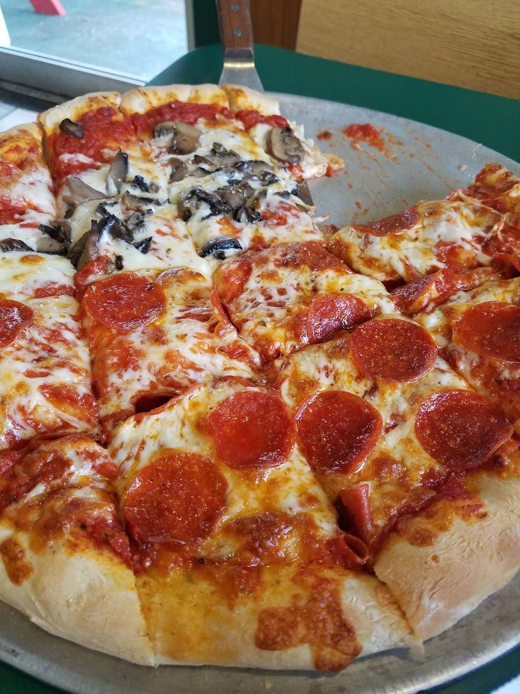 Santinos Pizza | restaurant | 2 Main St, Oakfield, NY 14125, USA | 5859485266 OR +1 585-948-5266