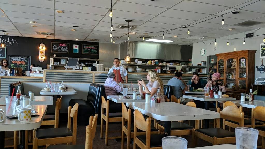 Cathys Delicatessen | restaurant | 23120 Lyons Ave #24, Newhall, CA 91321, USA | 6612882217 OR +1 661-288-2217