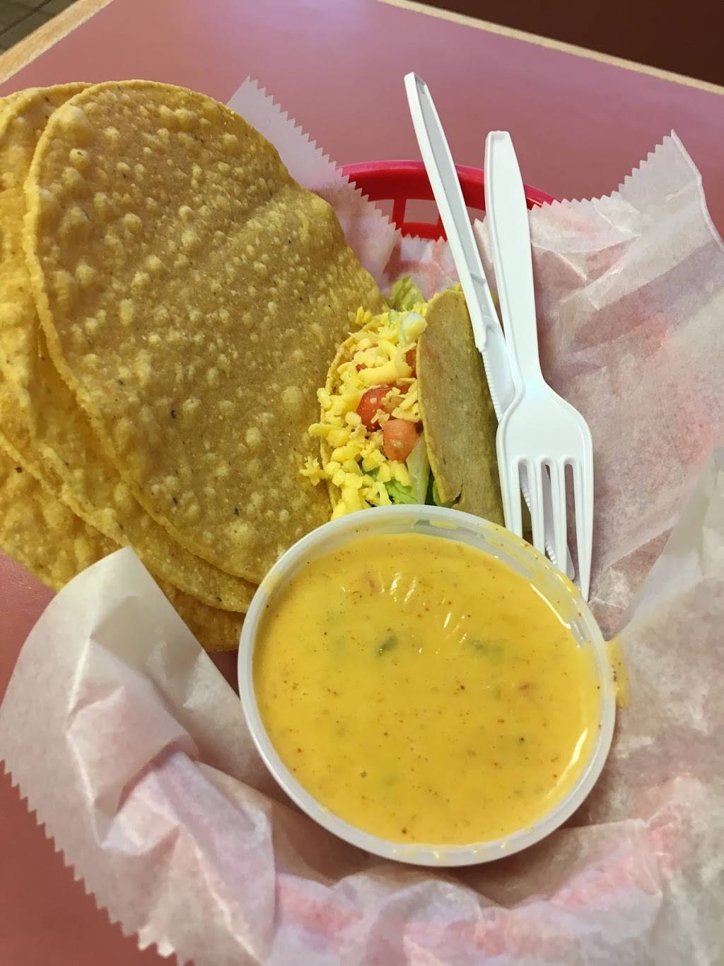Tippys Taco House | restaurant | 5912 N Kings Hwy, Alexandria, VA 22303, USA | 7039601431 OR +1 703-960-1431