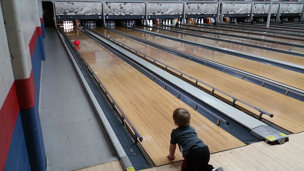 Legendary Lanes | restaurant | 104 E 13th St, Huntingburg, IN 47542, USA | 8126849190 OR +1 812-684-9190