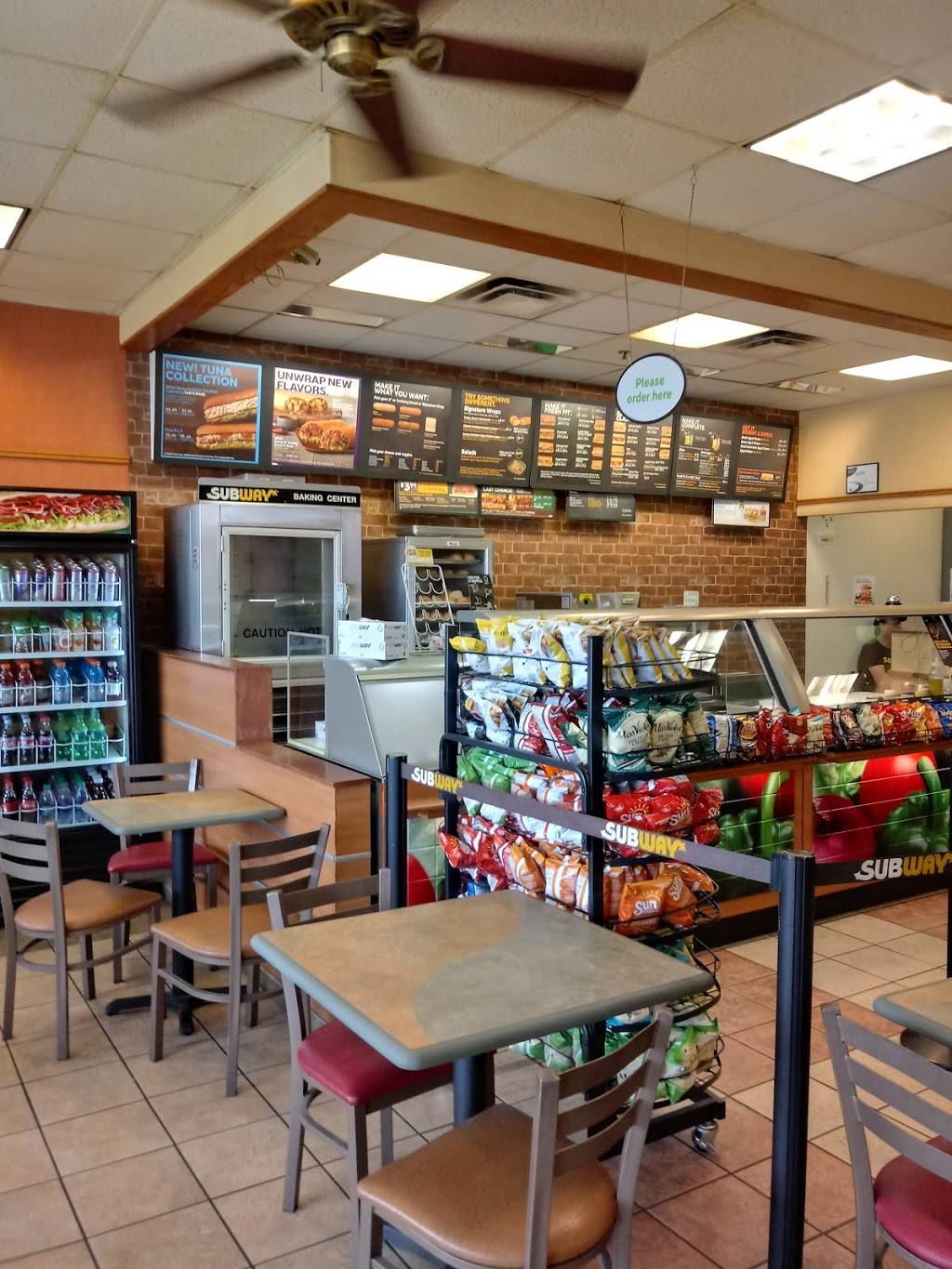 Subway | restaurant | 8424 Eager Rd, Brentwood, MO 63144, USA | 3149617665 OR +1 314-961-7665