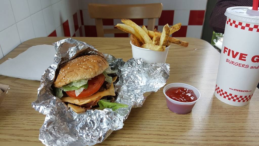 Five Guys | meal takeaway | 10060 Alabama St, Redlands, CA 92374, USA | 9093356666 OR +1 909-335-6666