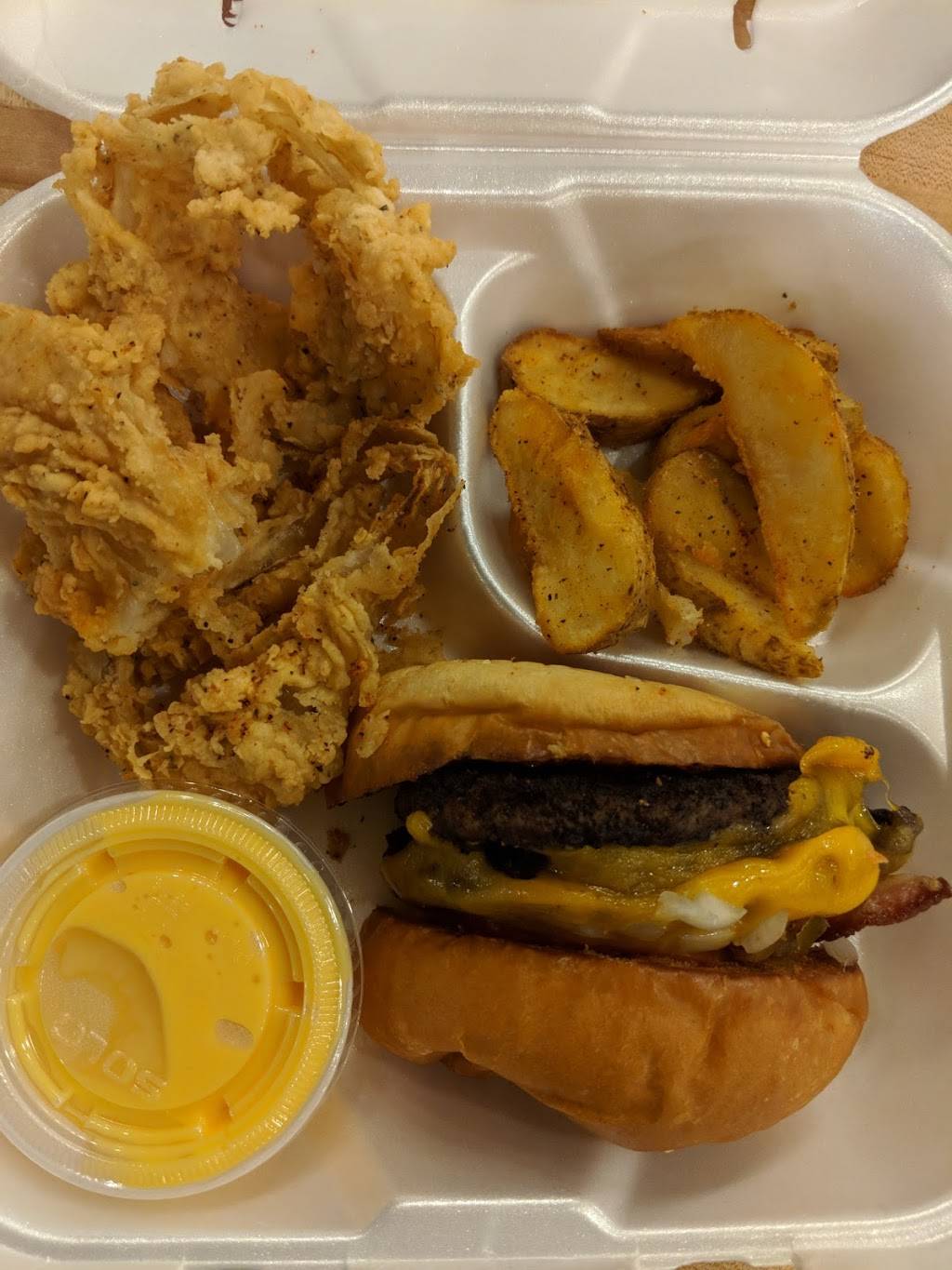 Fuddruckers | restaurant | 2040 NASA Road 1, Houston, TX 77058, USA | 2813331598 OR +1 281-333-1598