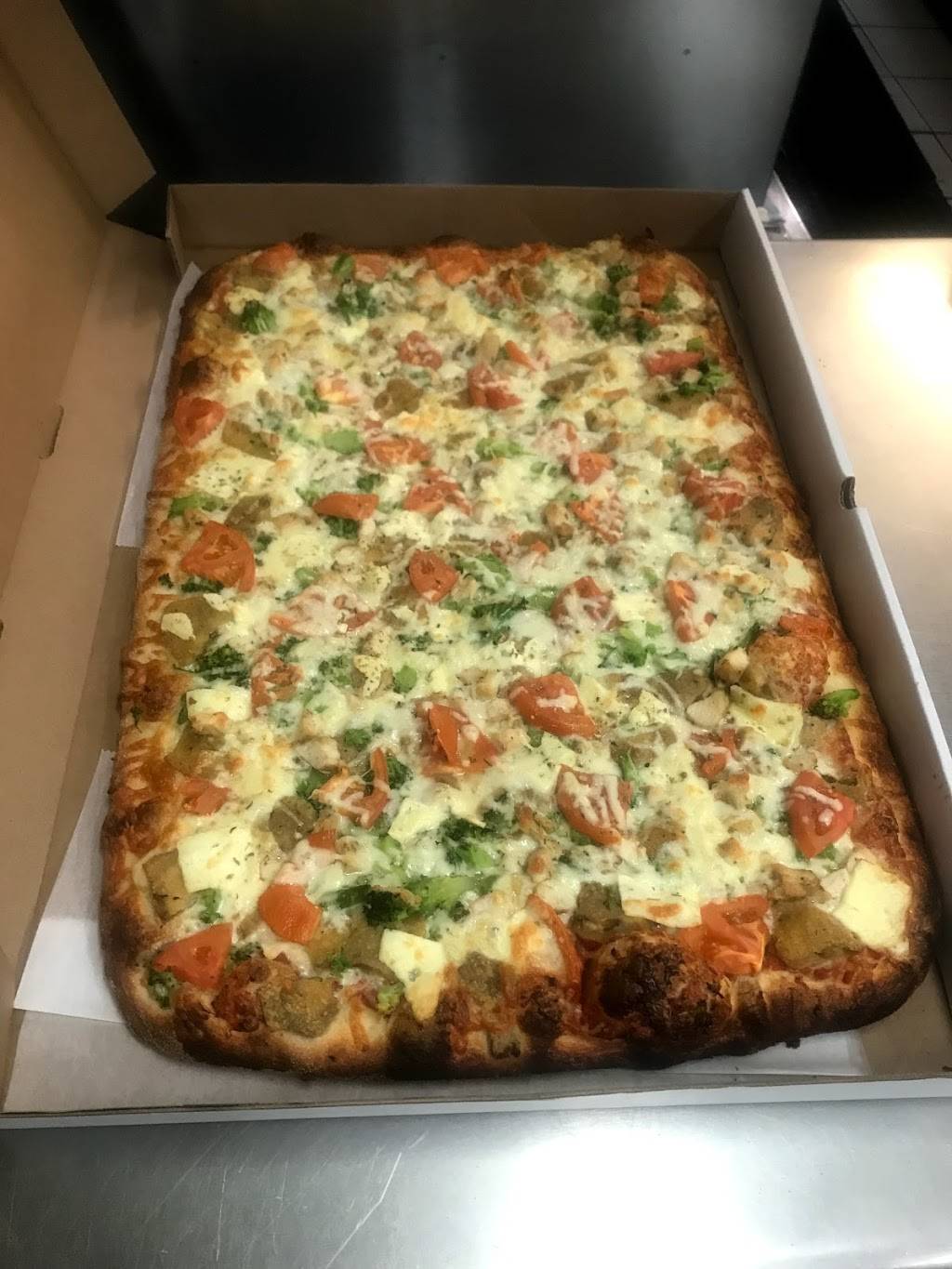 Village Pizza | meal delivery | 7 Audubon St, Springfield, MA 01108, USA | 4137324700 OR +1 413-732-4700
