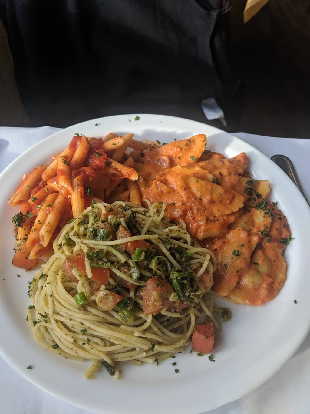 Restaurant La Chitarra | restaurant | 140 Rue Morin, Sainte-Adèle, QC J8B 2T7, Canada | 4502296904 OR +1 450-229-6904