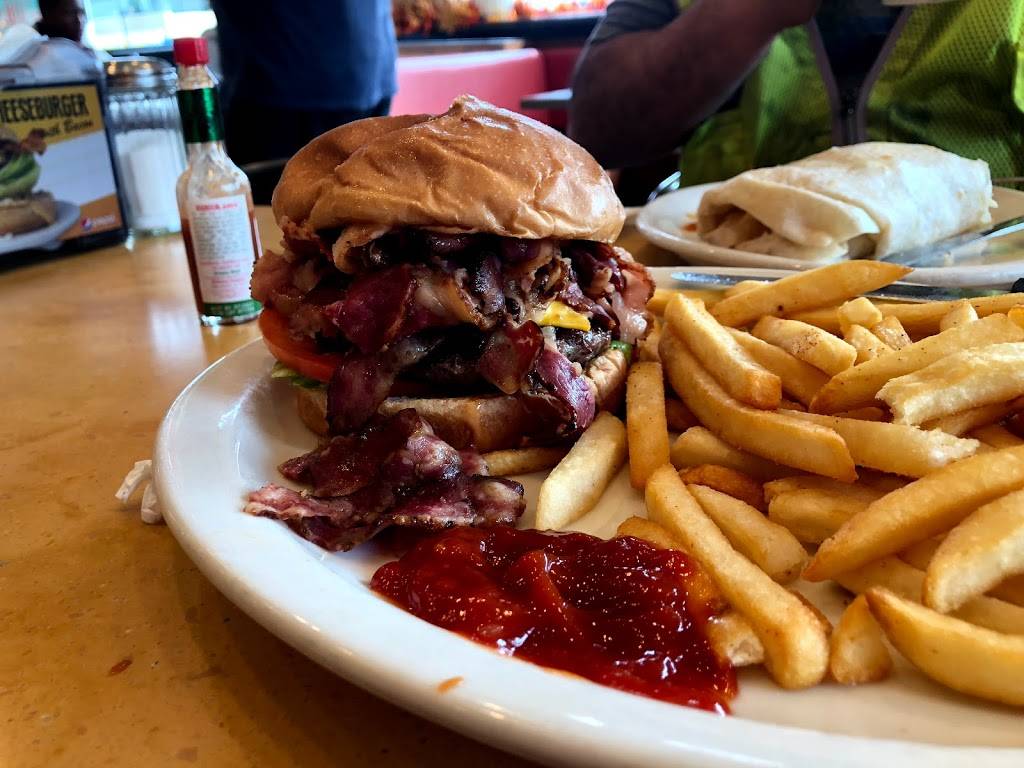 Toms Burgers 31 | restaurant | 1130 E Walnut St, Pasadena, CA 91106, USA | 6265777717 OR +1 626-577-7717